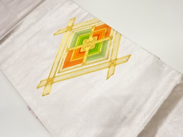 金駒刺繍変わり菱模様名古屋帯